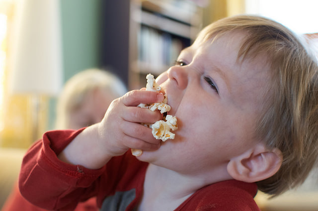 how to discipline your toddler bring snacks
