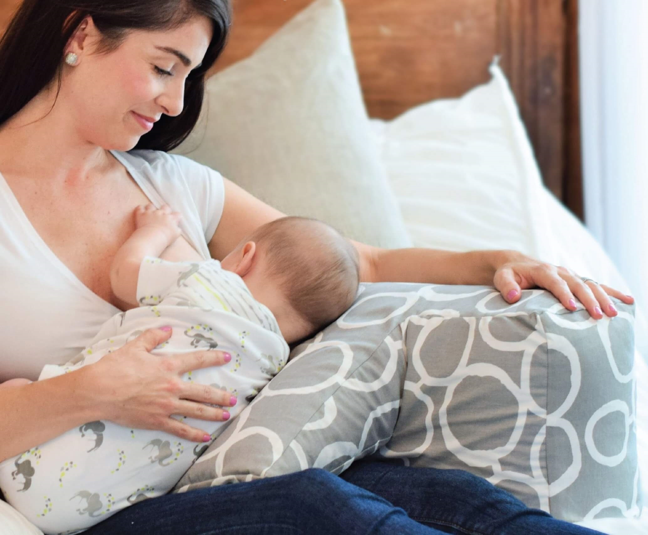 A Good Nursing Bra is Essential to a Breastfeeding Mom