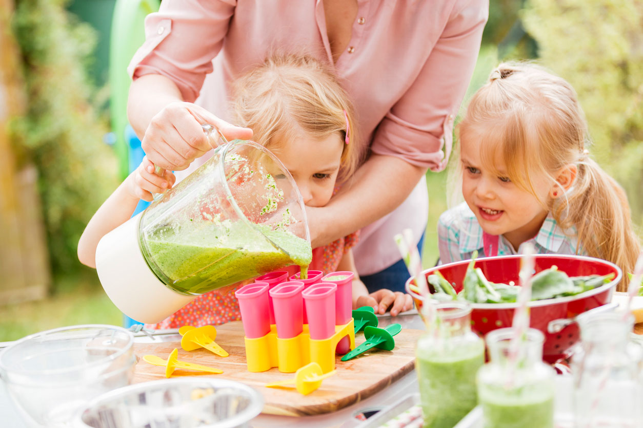 https://www.familyeducation.com/sites/default/files/2019-02/superfood-powders-for-kids_feature.jpg