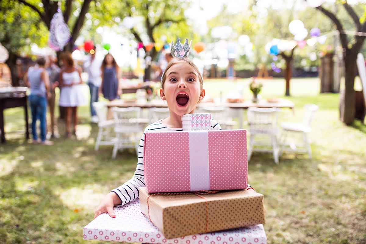 Things To Get For A Birthday Present - 20 Great Gift Ideas For Moms 2021 Glossy Belle Birthday Gifts For Teens Birthday Presents For Mom Best Gifts For Mom : Shopping for the perfect birthday gift is so hard—especially if it's for the man in your life.