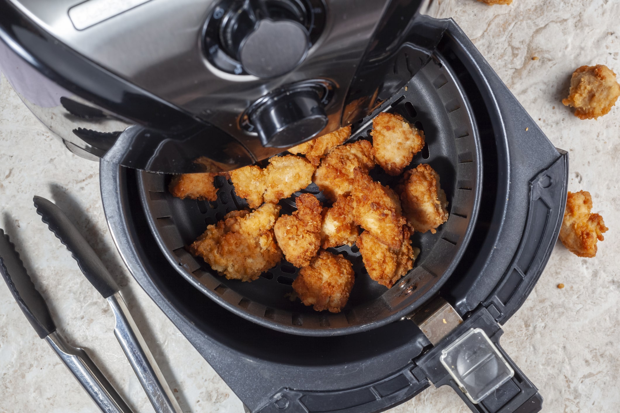 https://www.familyeducation.com/sites/default/files/inline-images/airfryer%20chicken%20nuggets.jpg
