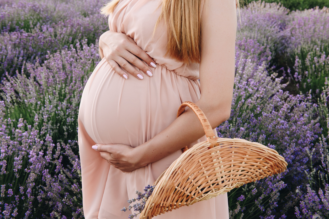 Great Maternity Photoshoot Ideas - FamilyEducation