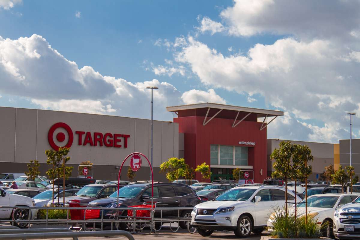 Target trade outlet in program