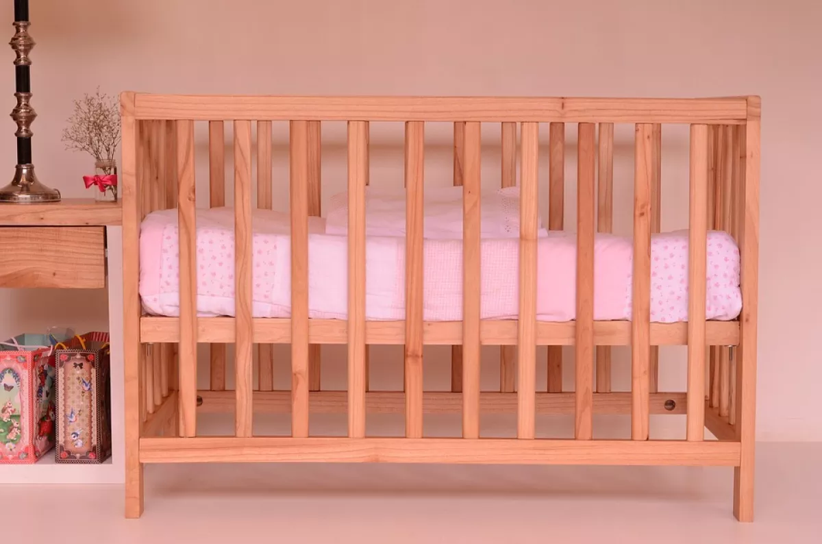 how to set up a baby crib